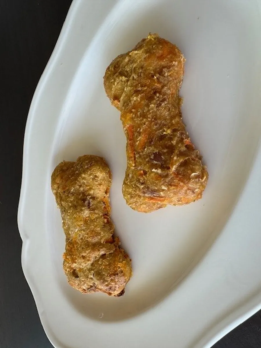 Thumbnail: Tuna And Carrot Bone Shaped Treats