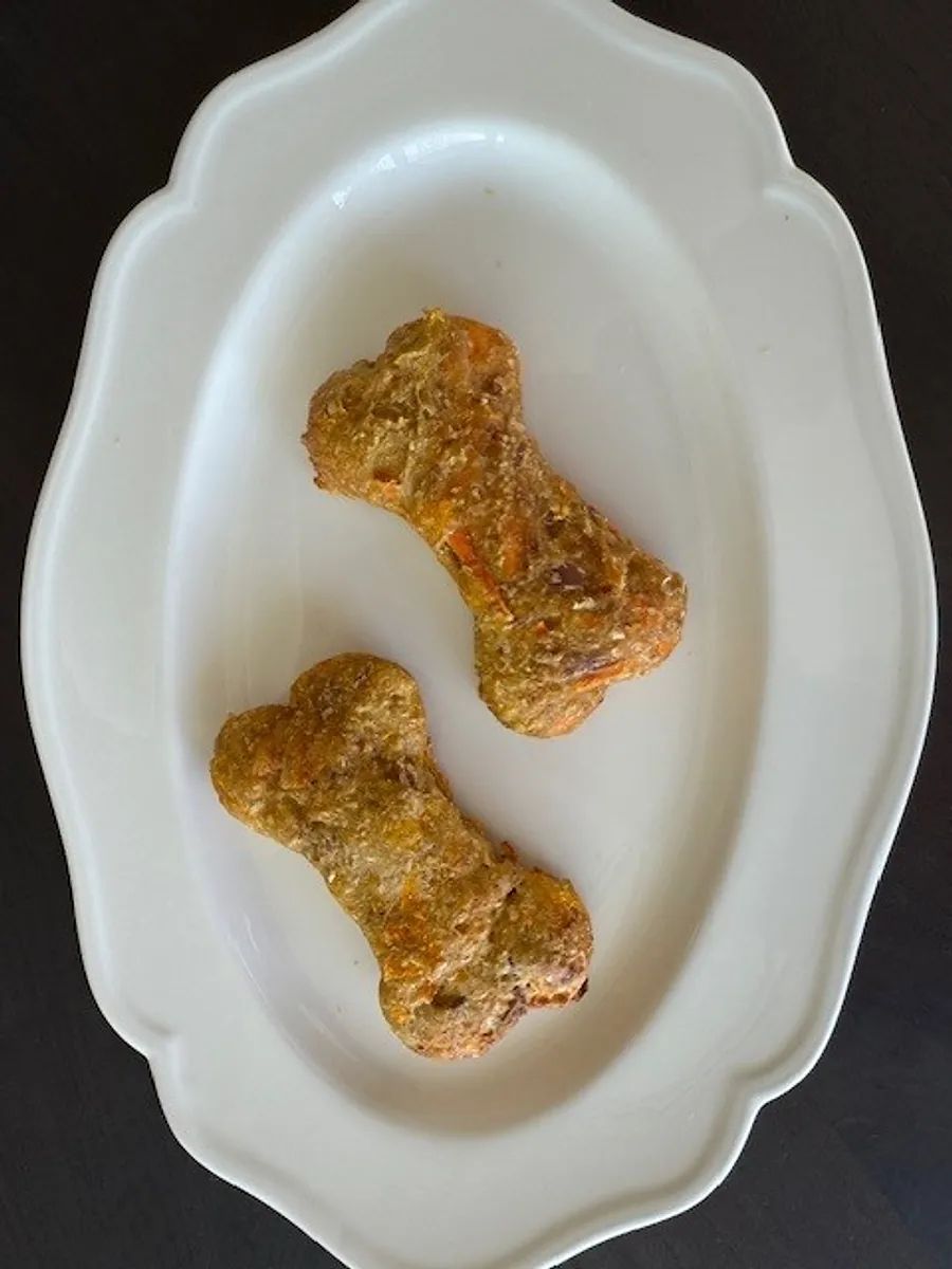 Thumbnail: Tuna And Carrot Bone Shaped Treats